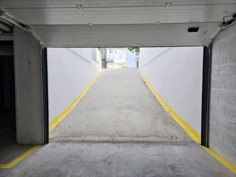 Novo apartamento T2 em condomínio com piscina, junto Ria Formosa, em Cabanas de Tavira, Algarve.