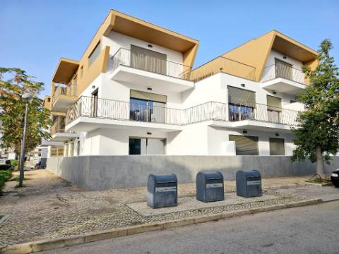 Novo apartamento T1 em condomínio com piscina, junto Ria Formosa, em Cabanas de Tavira, Algarve.