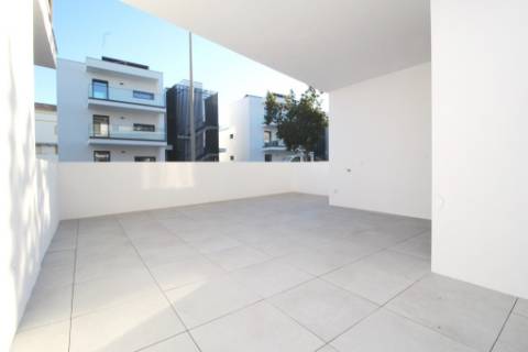 Novo apartamento T1 em condomínio com piscina, junto Ria Formosa, em Cabanas de Tavira, Algarve.