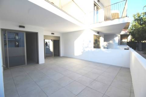 Novo apartamento T1 em condomínio com piscina, junto Ria Formosa, em Cabanas de Tavira, Algarve.