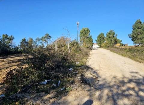 Lote de terreno de 60841m2 com armazém de 1200m2, em Pelariga, Pombal, Leiria