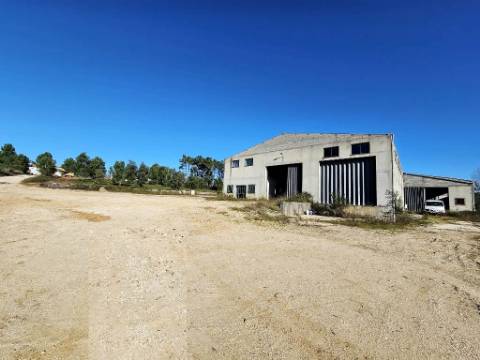 Armazém de 1200m2 em lote de 60841m2, em Pelariga, Pombal, Leiria