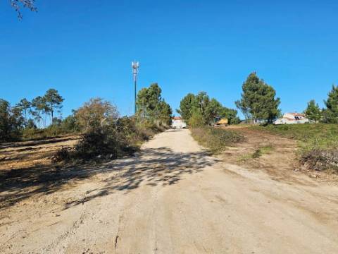 Armazém de 1200m2 em lote de 60841m2, em Pelariga, Pombal, Leiria