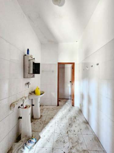 Armazém de 1200m2 em lote de 60841m2, em Pelariga, Pombal, Leiria