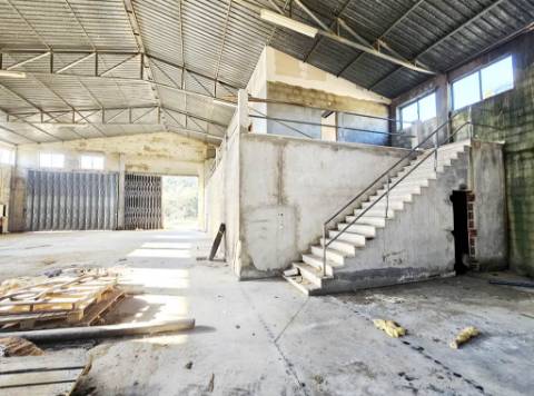 Armazém de 1200m2 em lote de 60841m2, em Pelariga, Pombal, Leiria