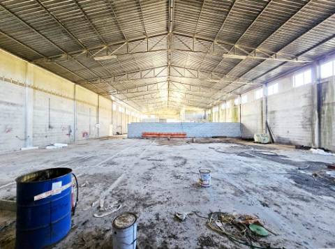 Armazém de 1200m2 em lote de 60841m2, em Pelariga, Pombal, Leiria