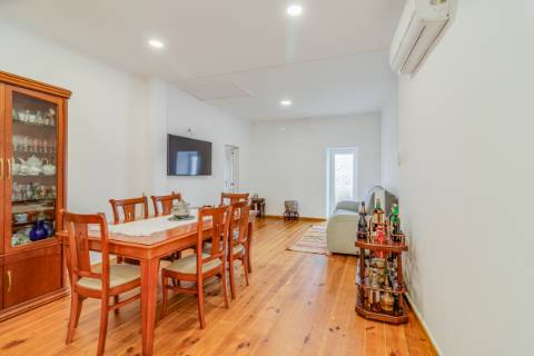 Moradia térrea T3 na Azueira