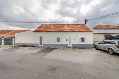 Moradia térrea T3 na Azueira