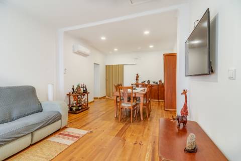 Moradia térrea T3 na Azueira