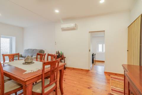 Moradia térrea T3 na Azueira