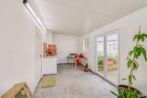 Moradia térrea T3 na Azueira