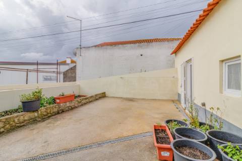 Moradia térrea T3 na Azueira