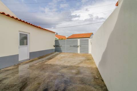 Moradia térrea T3 na Azueira