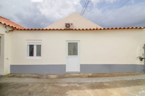 Moradia térrea T3 na Azueira