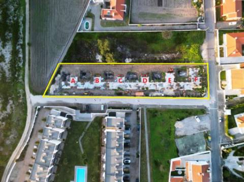 Nova moradia T3 com piscina, vistas mar, junto praias, em Santa Cruz, Torres Vedras