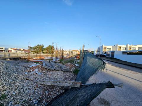 Nova moradia T3 com piscina, vistas mar, junto praias, em Santa Cruz, Torres Vedras