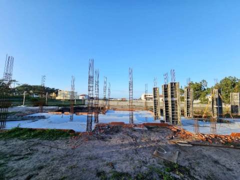 Nova moradia T3 com piscina, vistas mar, junto praias, em Santa Cruz, Torres Vedras