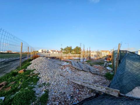 Nova moradia T3 com piscina, vistas mar, junto praias, em Santa Cruz, Torres Vedras
