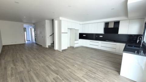 Exclusiva Moradia T3+1 em Tavira - Modernidade, Conforto e Qualidade Superior!