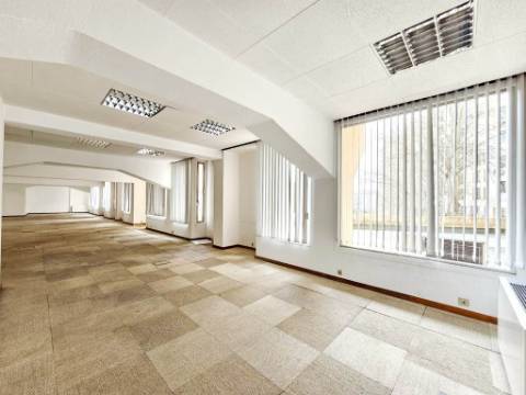 Luminoso escritório , localização central nas Avenidas Novas, em Lisboa