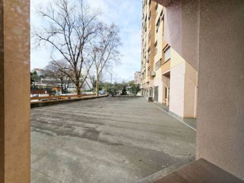 Luminoso escritório , localização central nas Avenidas Novas, em Lisboa