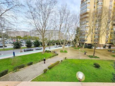 Luminoso escritório , localização central nas Avenidas Novas, em Lisboa