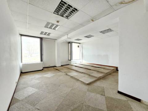 Luminoso escritório , localização central nas Avenidas Novas, em Lisboa