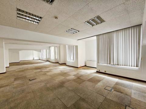 Luminoso escritório , localização central nas Avenidas Novas, em Lisboa