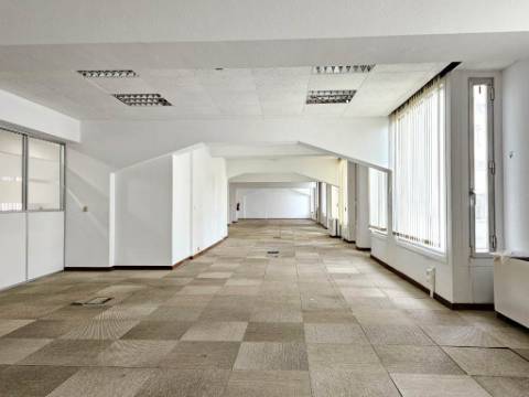 Luminoso escritório , localização central nas Avenidas Novas, em Lisboa