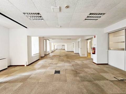 Luminoso escritório , localização central nas Avenidas Novas, em Lisboa