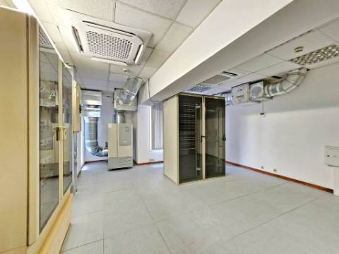 Luminoso escritório , localização central nas Avenidas Novas, em Lisboa