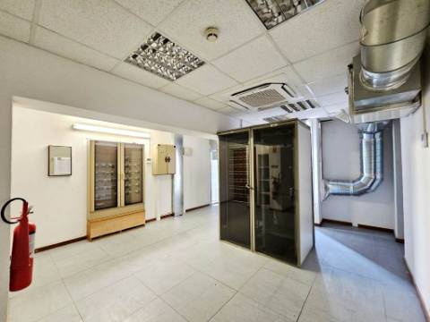 Luminoso escritório , localização central nas Avenidas Novas, em Lisboa