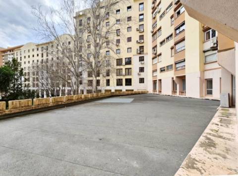 Luminoso escritório , localização central nas Avenidas Novas, em Lisboa