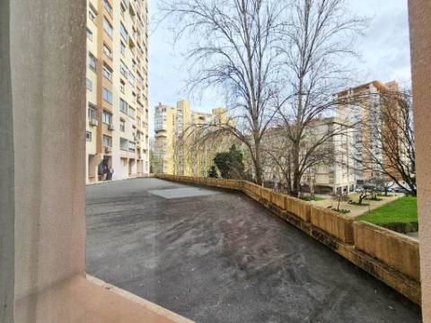 Luminoso escritório , localização central nas Avenidas Novas, em Lisboa