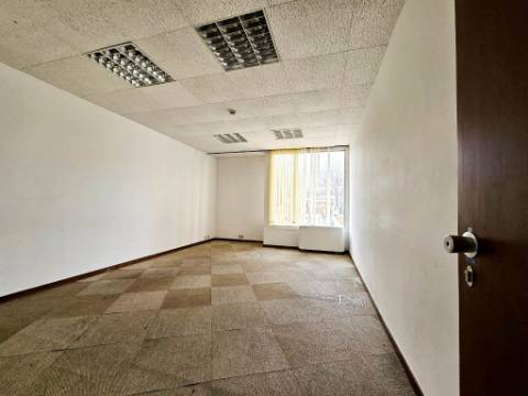 Luminoso escritório , localização central nas Avenidas Novas, em Lisboa