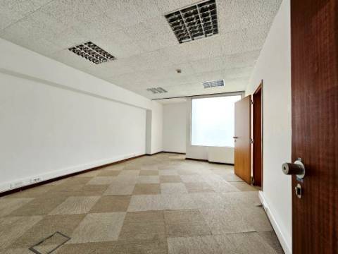 Luminoso escritório , localização central nas Avenidas Novas, em Lisboa