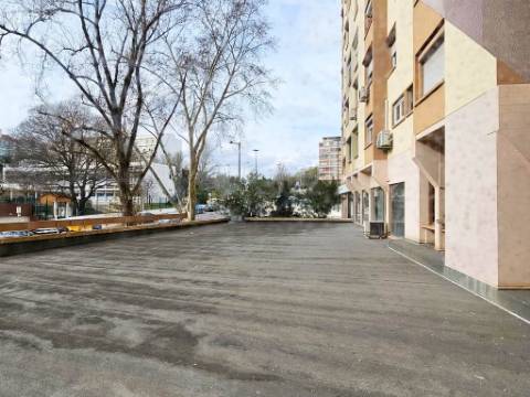 Luminoso escritório , localização central nas Avenidas Novas, em Lisboa