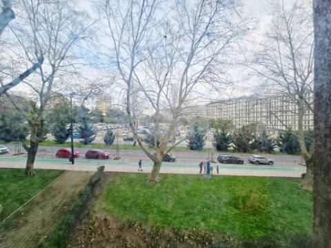 Luminoso escritório , localização central nas Avenidas Novas, em Lisboa