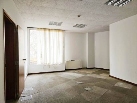 Luminoso escritório , localização central nas Avenidas Novas, em Lisboa