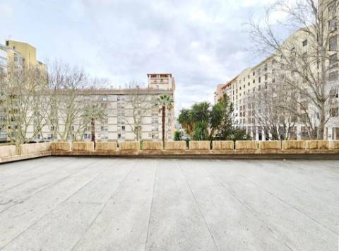 Luminoso escritório , localização central nas Avenidas Novas, em Lisboa