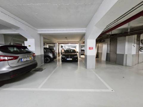 Luminoso escritório , localização central nas Avenidas Novas, em Lisboa