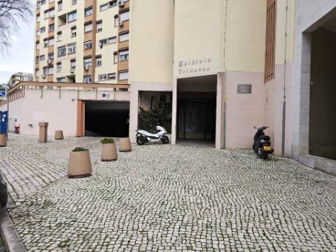 Luminoso escritório , localização central nas Avenidas Novas, em Lisboa