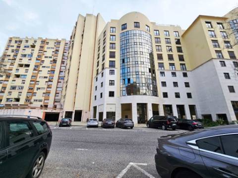 Luminoso escritório , localização central nas Avenidas Novas, em Lisboa