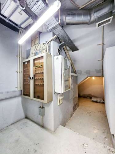 Loja comercial em Rio de Mouro, Sintra