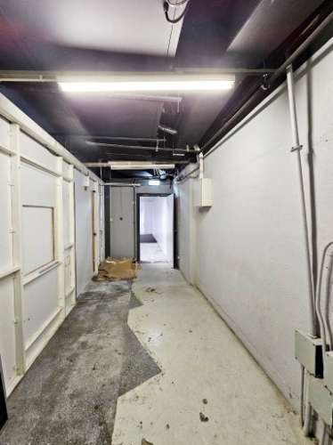 Loja comercial em Rio de Mouro, Sintra