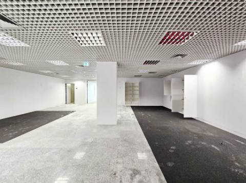 Loja comercial em Rio de Mouro, Sintra