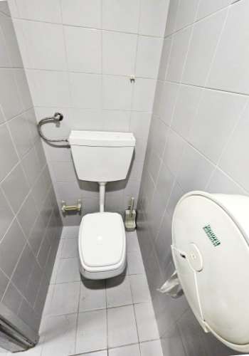 Loja comercial em Rio de Mouro, Sintra