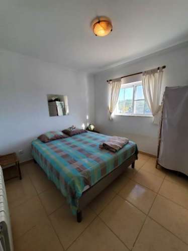 Moradia com Piscina e Amplo Terreno em Tavira.