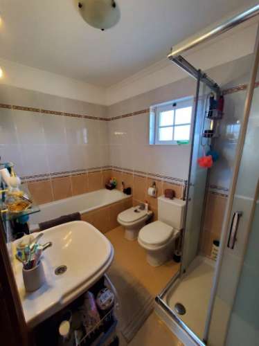 Moradia com Piscina e Amplo Terreno em Tavira.