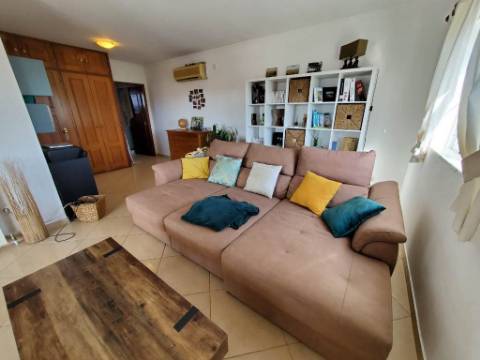 Moradia com Piscina e Amplo Terreno em Tavira.